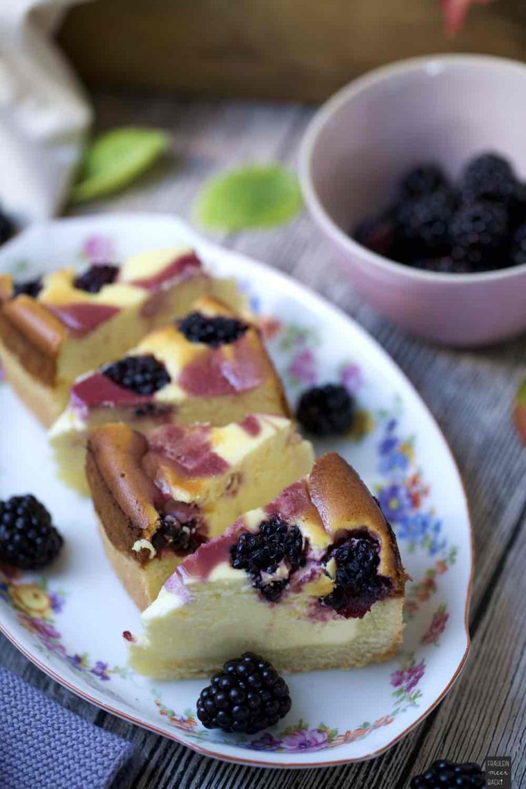 Käsekuchen mit Brombeeren - Fräulein Meer backt