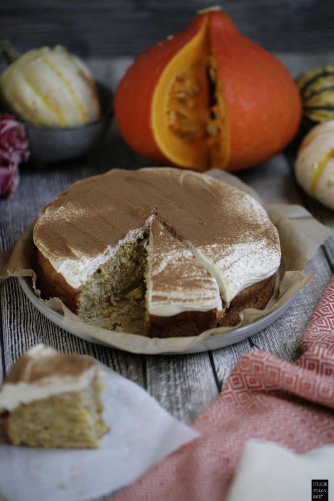 Kürbis-Zimt-Kuchen mit Frischkäsecreme - Fräulein Meer backt