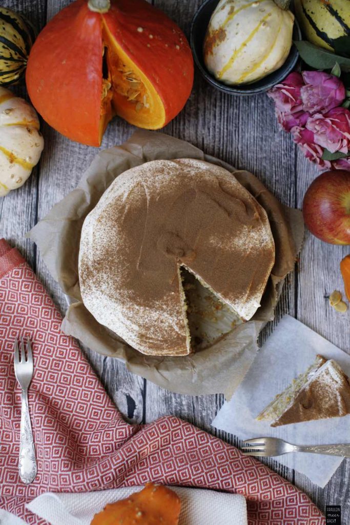 Kürbis-Zimt-Kuchen mit Frischkäsecreme - Fräulein Meer backt