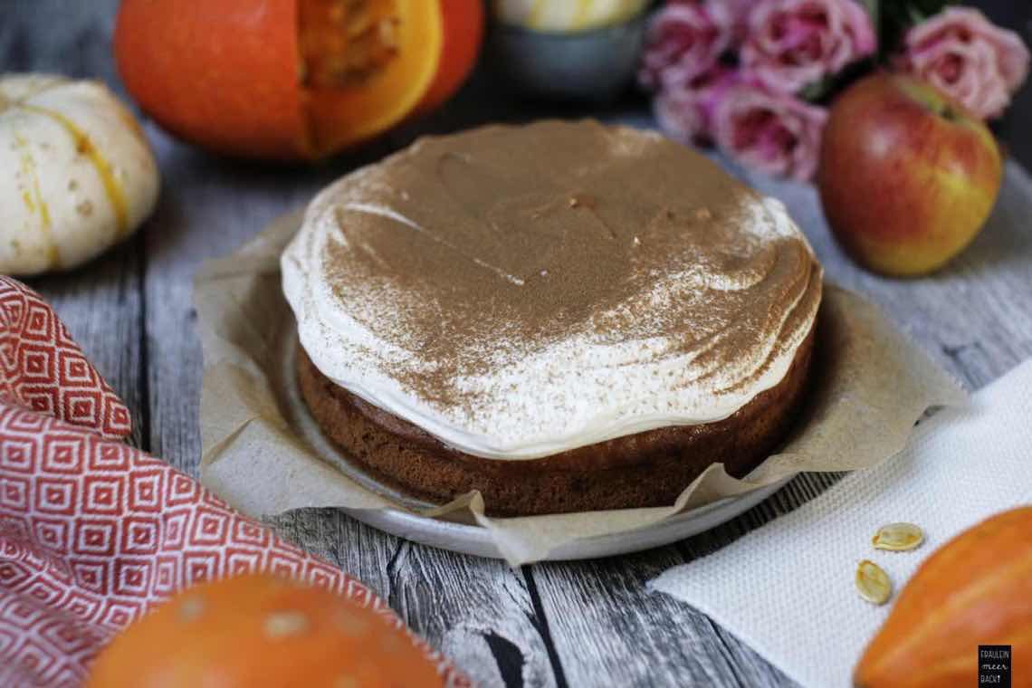 Kürbis-Zimt-Kuchen mit Frischkäsecreme - Fräulein Meer backt